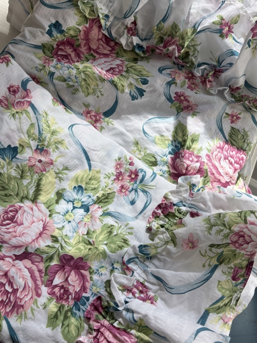 (Queen) Floral Ruffle Cottage Bedspread - Picture 6 of 7